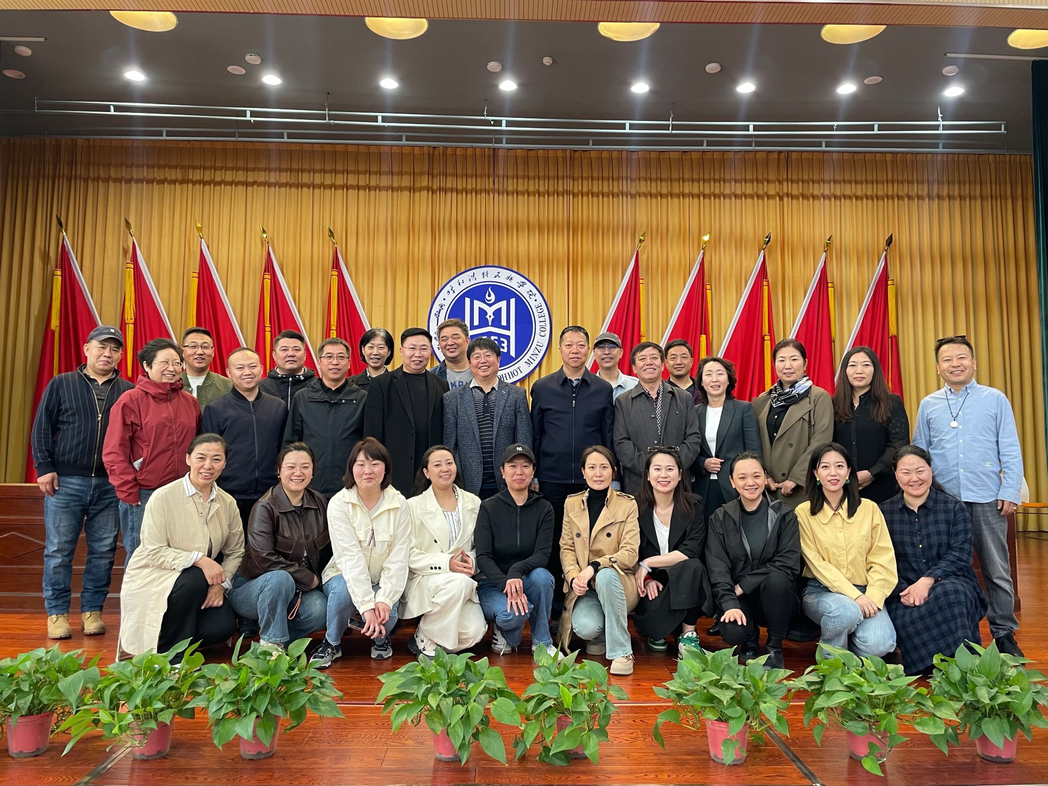 杨玉成教授应邀来365英国上市公司作学术讲座